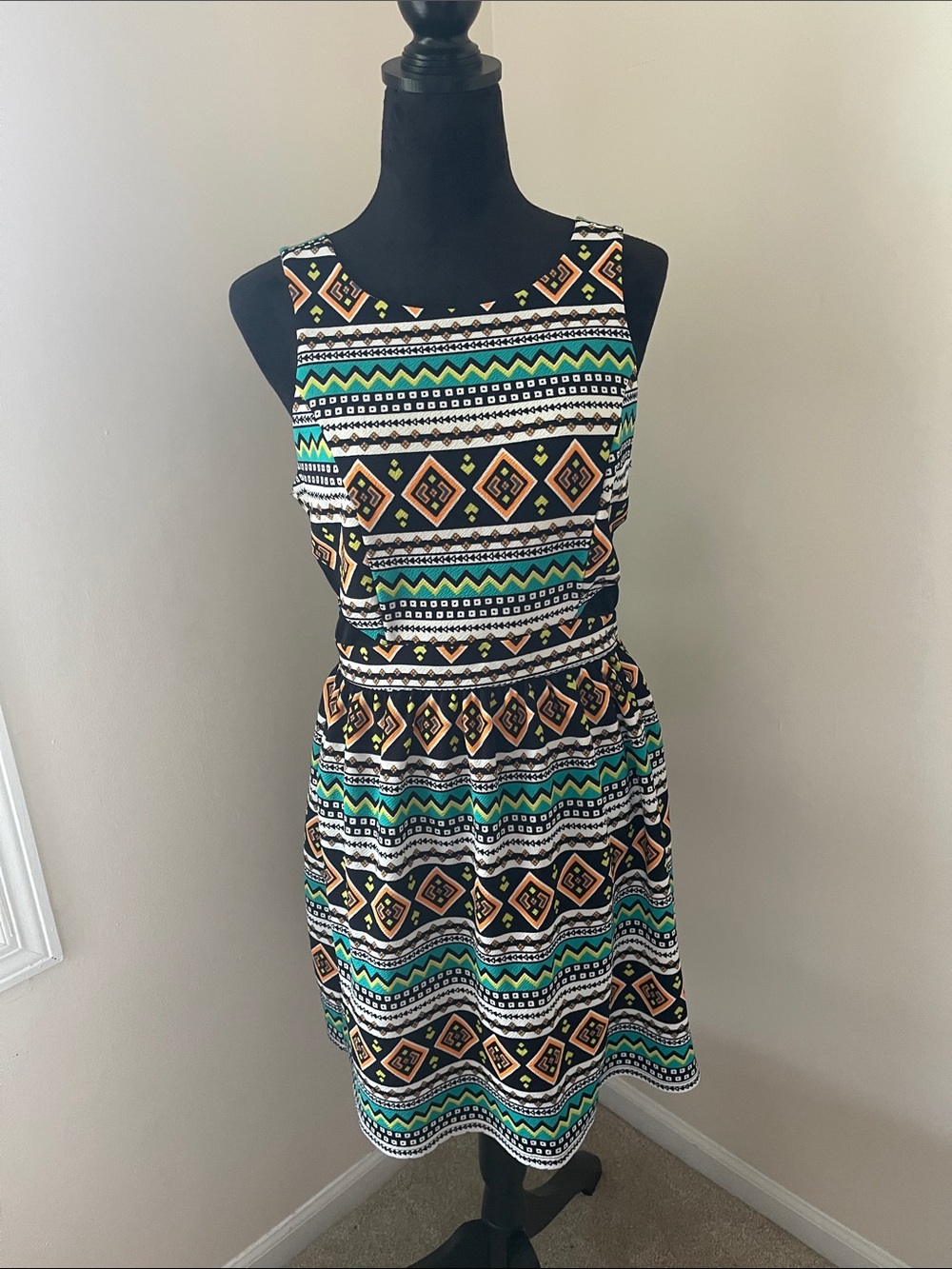 Sleeveless Geometric Print Dress in Teal & Black